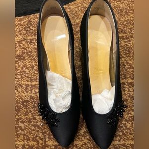 Private collection pumps